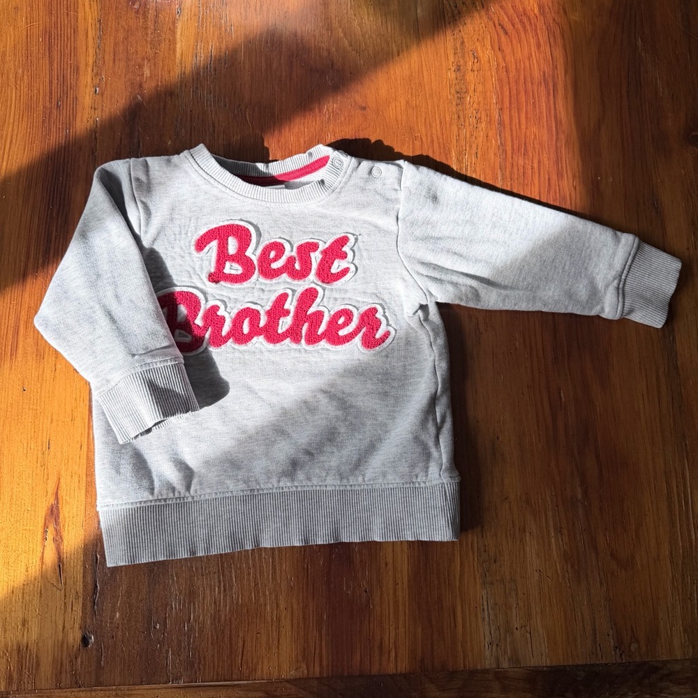 H&M Light Gray Kids Sweatshirt with Red 'Best Brother' Design